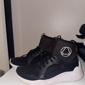 MCQ by Alexander McQueen Man’s Sneakers in Black